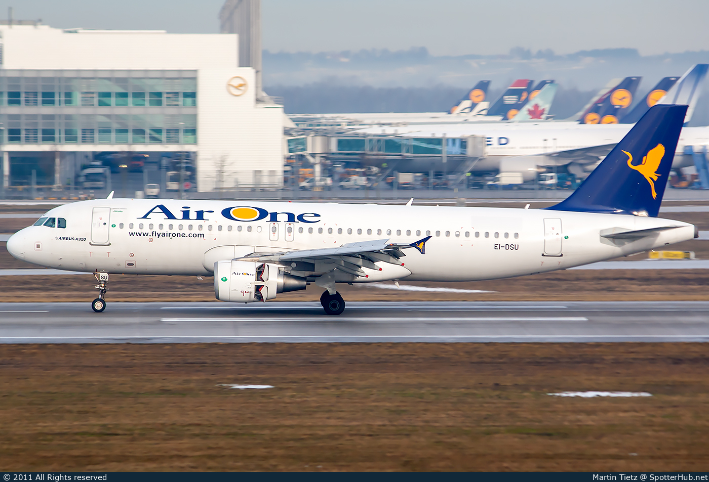 Photo of EI-DSU - Airbus A320-216 operated by Air One