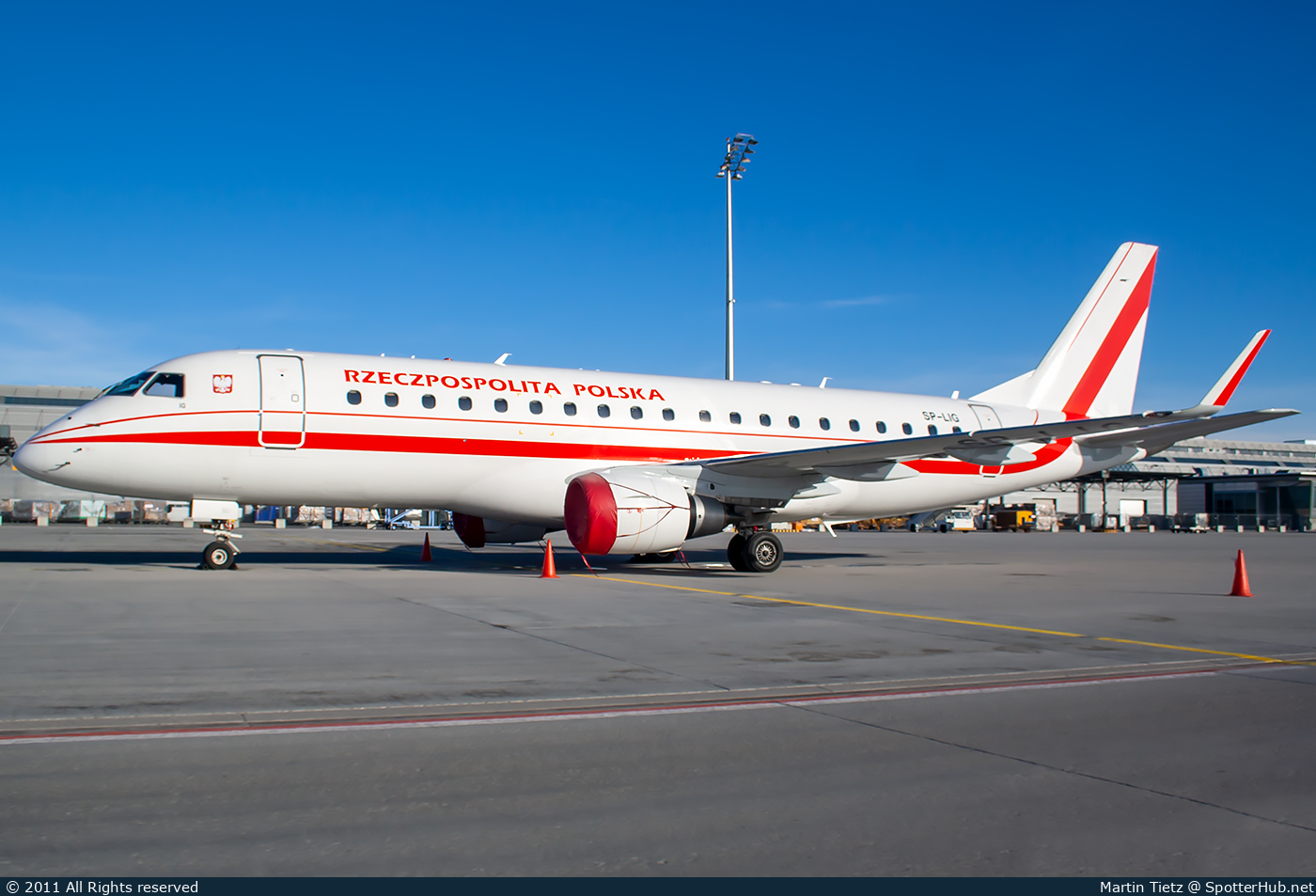 Photo of SP-LIG - Embraer ERJ-175LR operated by Government of Poland