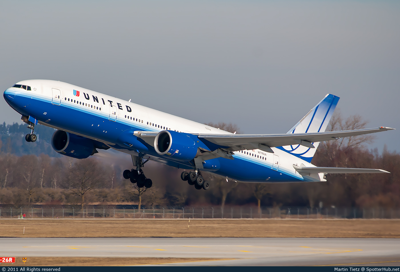Photo of N776UA - Boeing 777-222 operated by United Airlines
