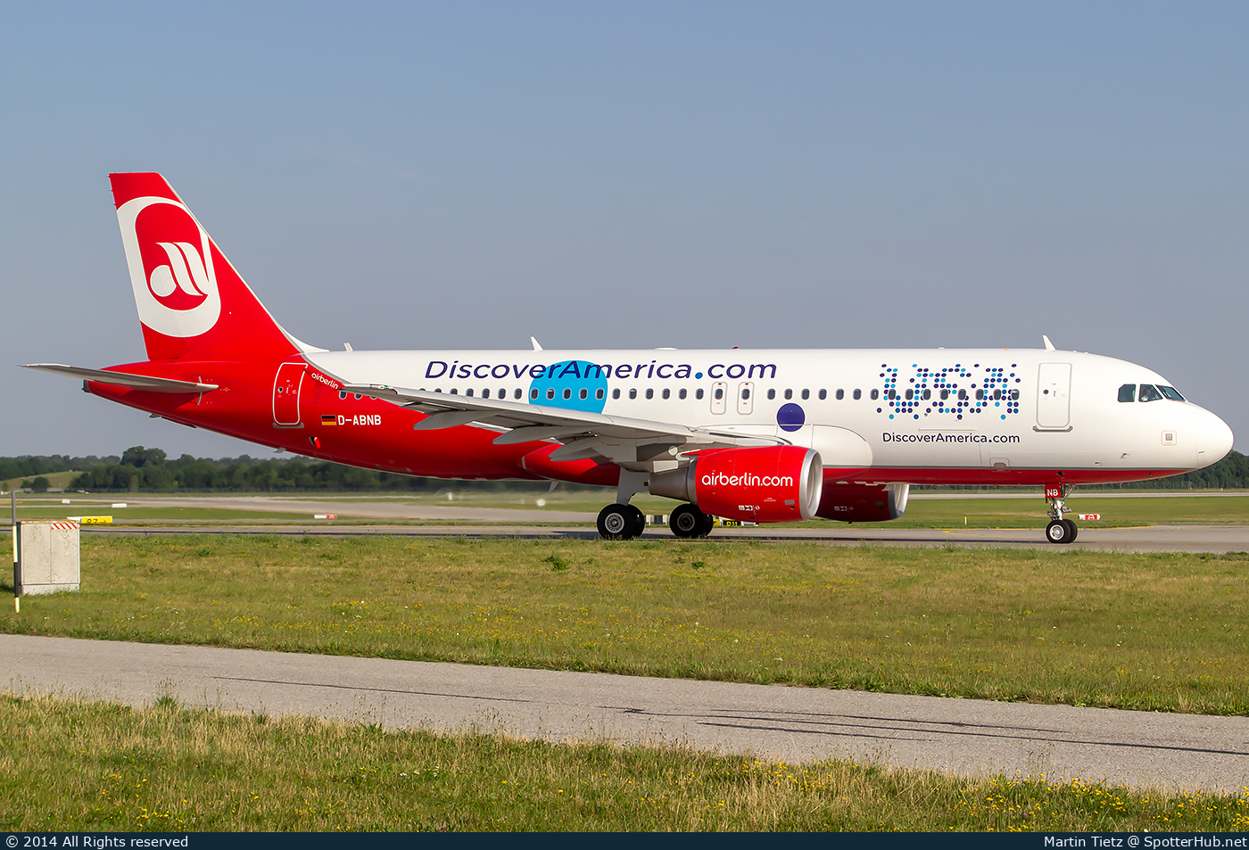 Photo of D-ABNB - Airbus A320-214 operated by Air Berlin