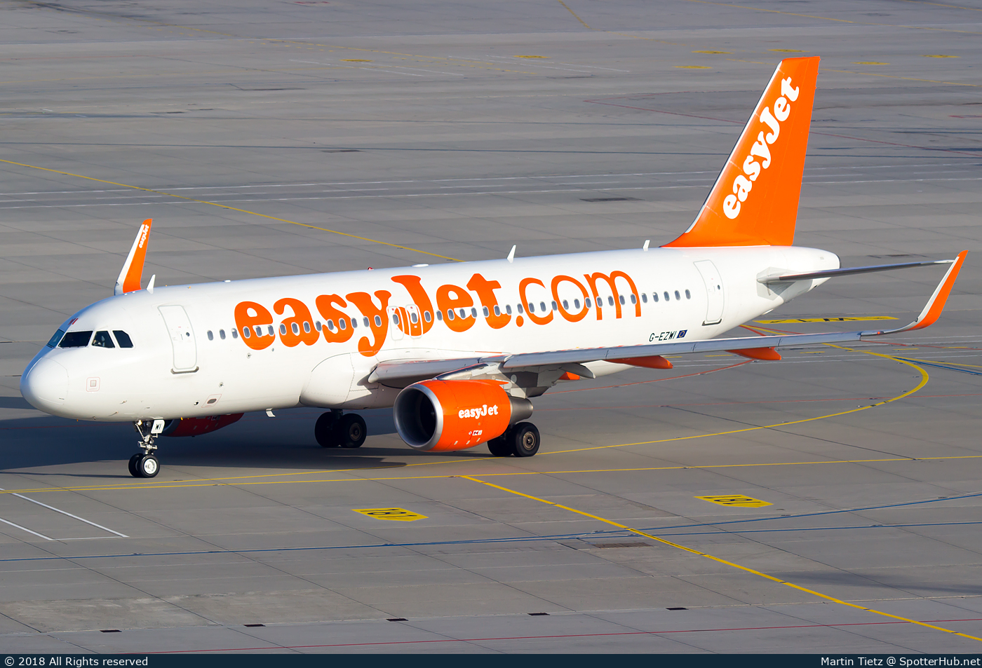 Photo of G-EZWI - Airbus A320-214 operated by easyJet