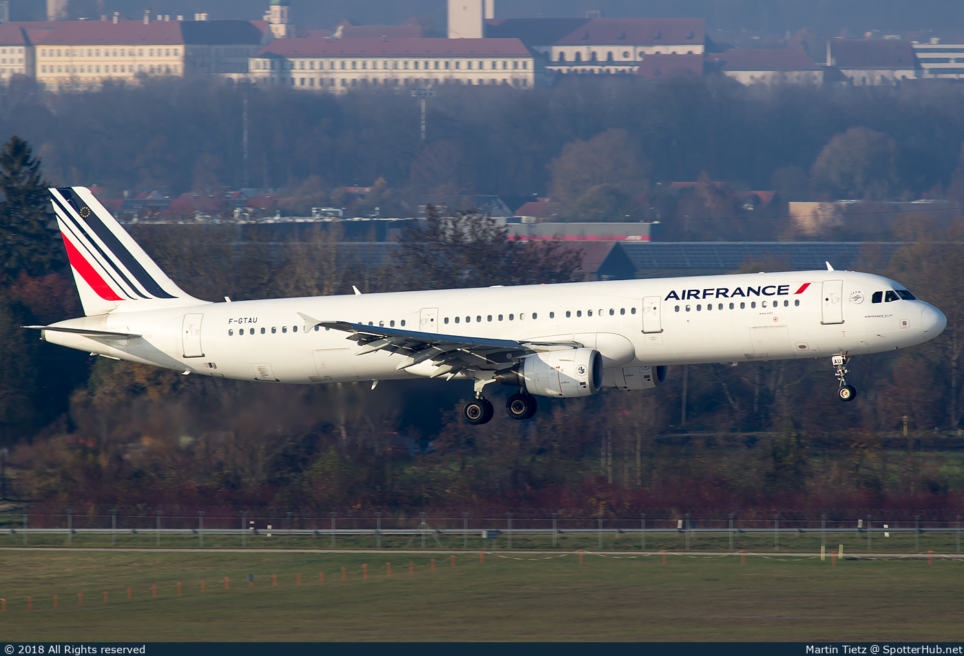 Photo of F-GTAU - Airbus A321-212 operated by Air France