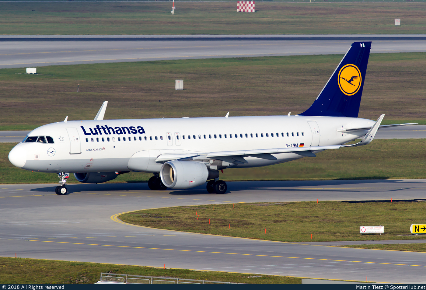 Photo of D-AIWA - Airbus A320-214 operated by Lufthansa
