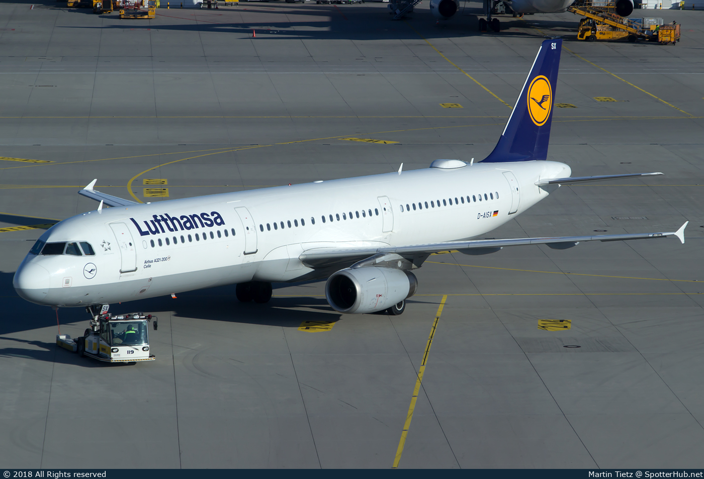 Photo of D-AISX - Airbus A321-231 operated by Lufthansa