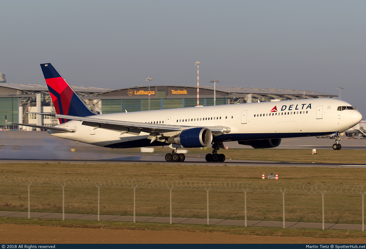 Photo of N833MH - Boeing 767-432(ER) operated by Delta Air Lines