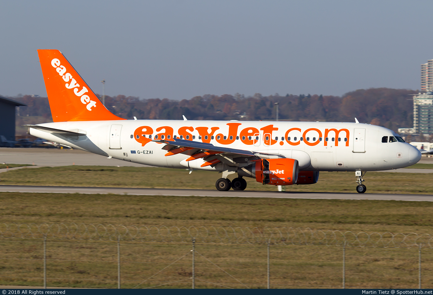 Photo of G-EZAI - Airbus A319-111 operated by easyJet