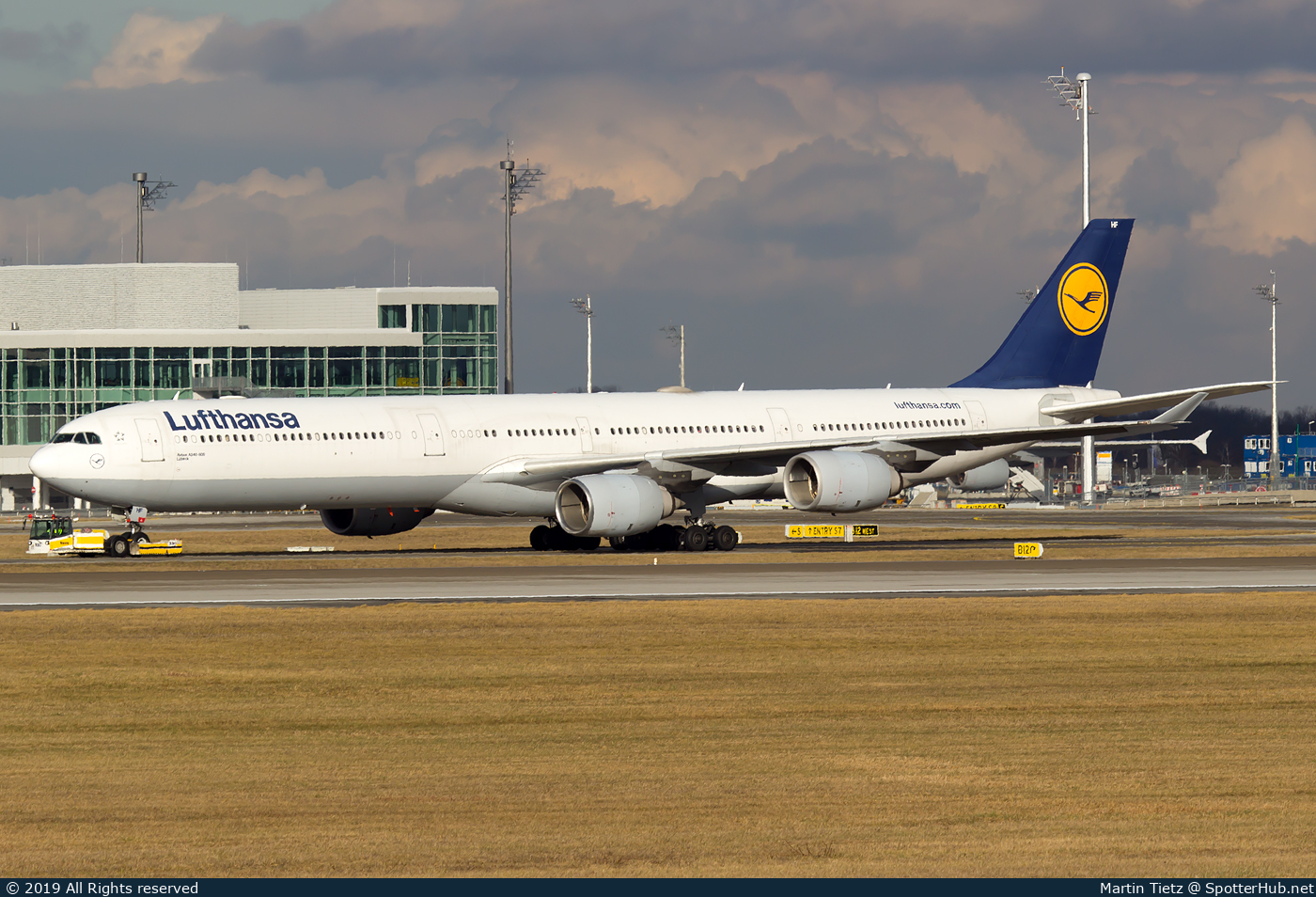 Photo of D-AIHF - Airbus A340-642 operated by Lufthansa
