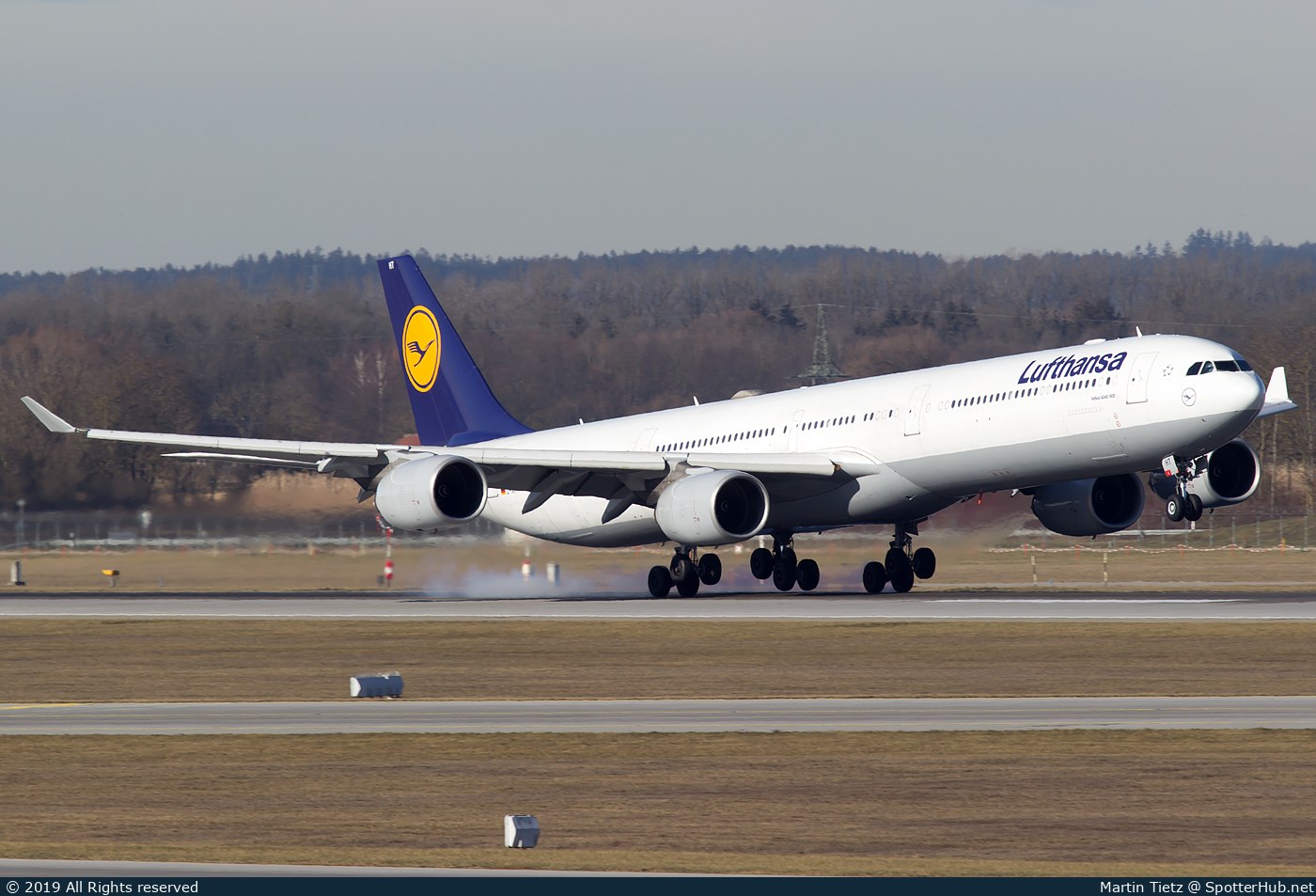 Photo of D-AIHT - Airbus A340-642 operated by Lufthansa