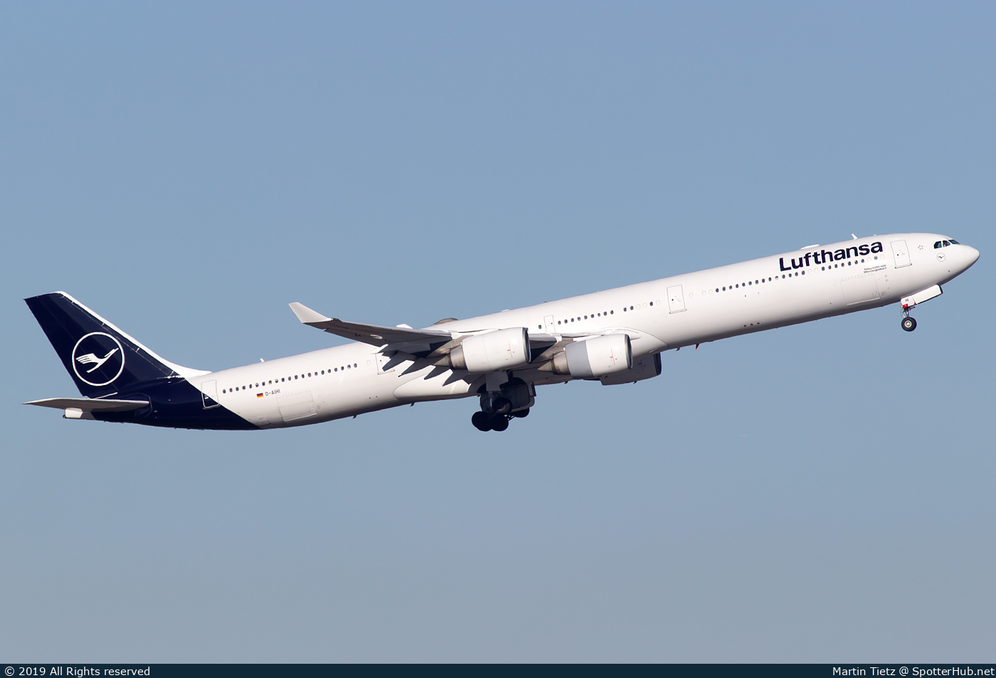 Photo of D-AIHI - Airbus A340-642 operated by Lufthansa