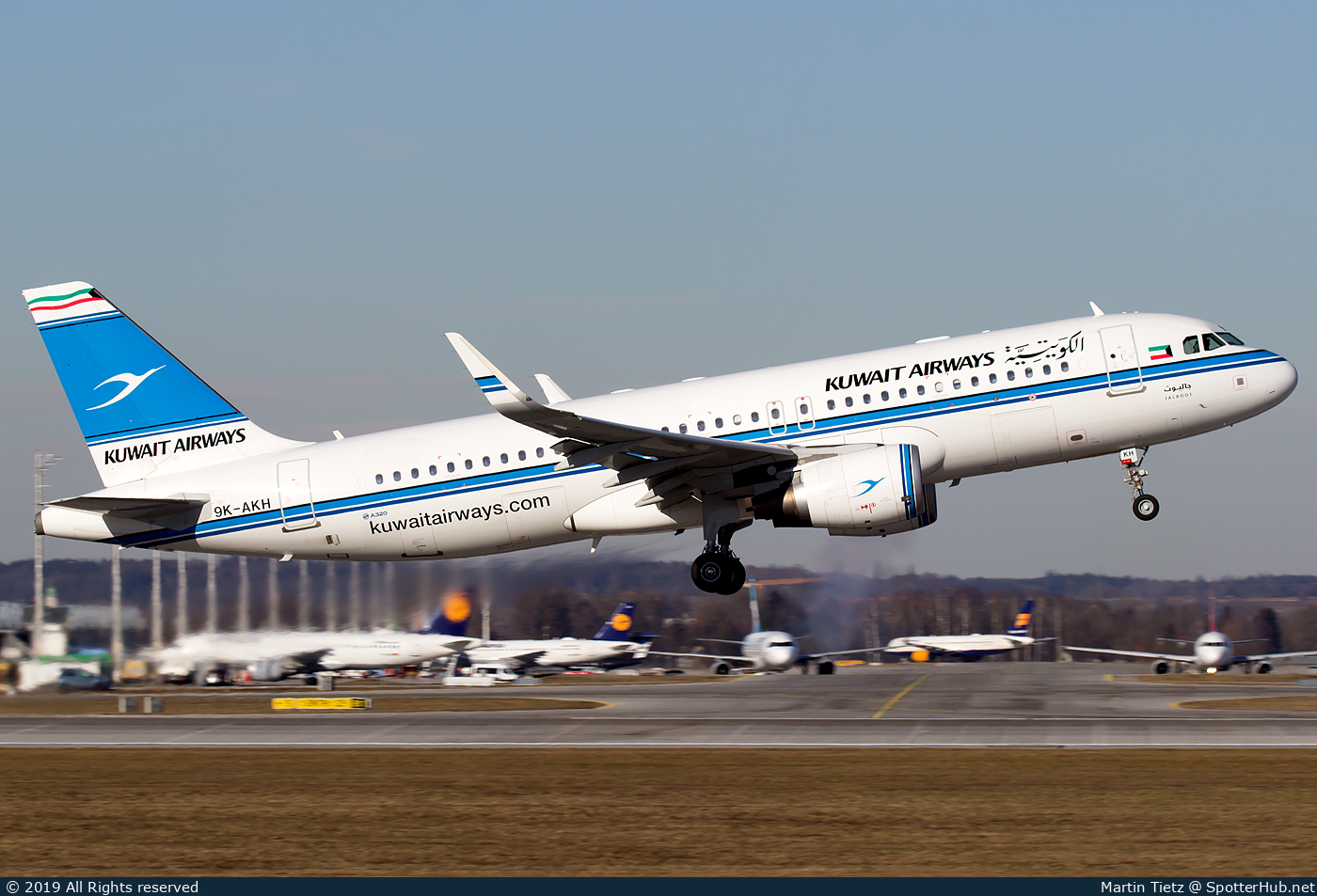 Photo of 9K-AKH - Airbus A320-214 operated by Kuwait Airways