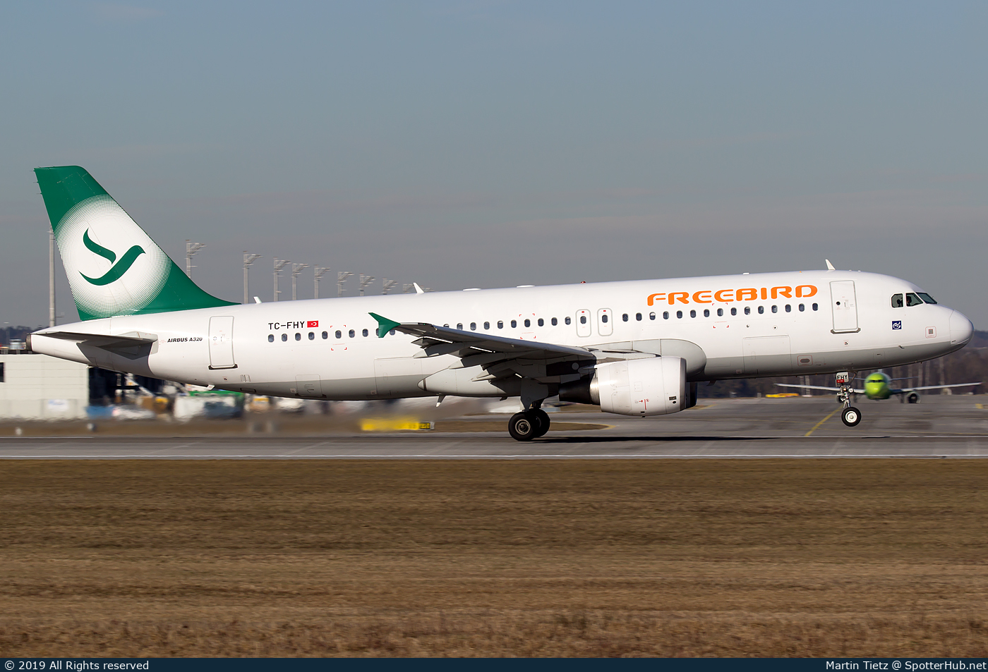 Photo of TC-FHY - Airbus A320-214 operated by Freebird Airlines