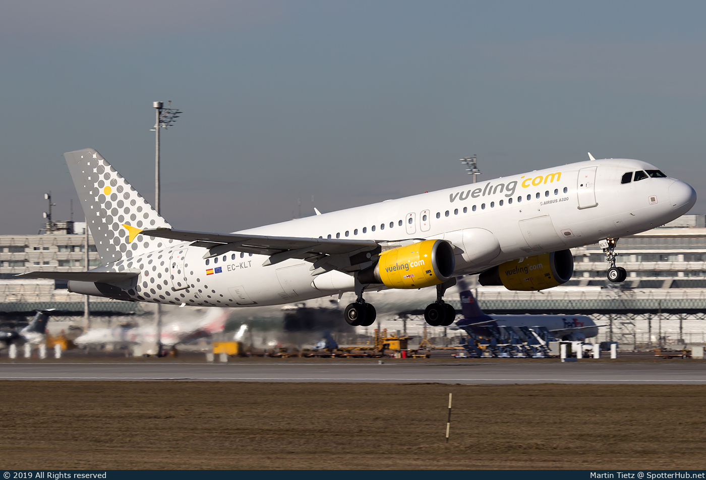 Photo of EC-KLT - Airbus A320-216 operated by Vueling