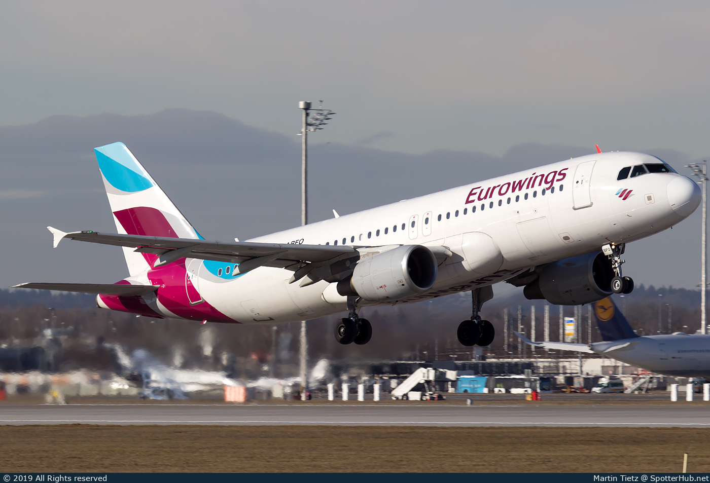 Photo of D-ABFO - Airbus A320-214 operated by Eurowings