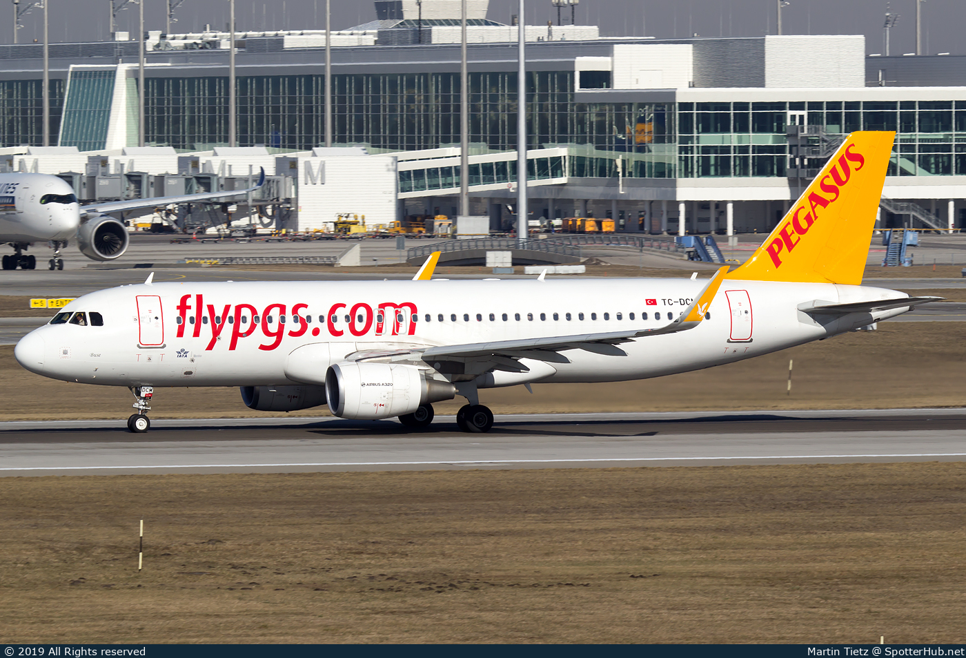 Photo of TC-DCM - Airbus A320-214 operated by Pegasus Airlines
