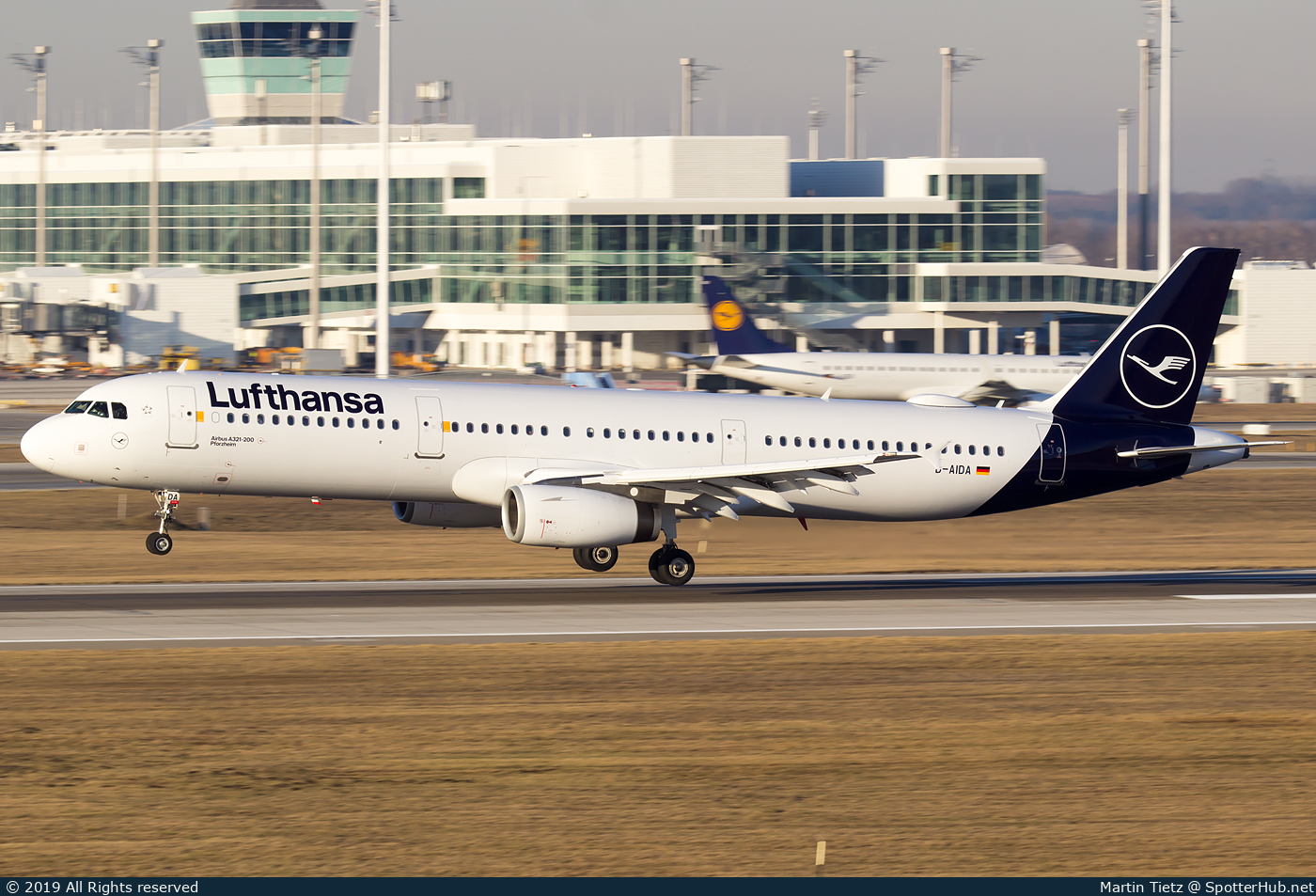 Photo of D-AIDA - Airbus A321-231 operated by Lufthansa
