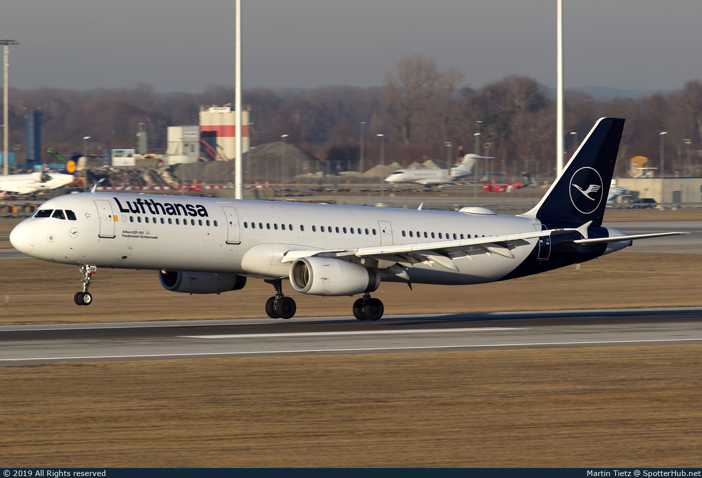 Photo of D-AIRX - Airbus A321-131 operated by Lufthansa