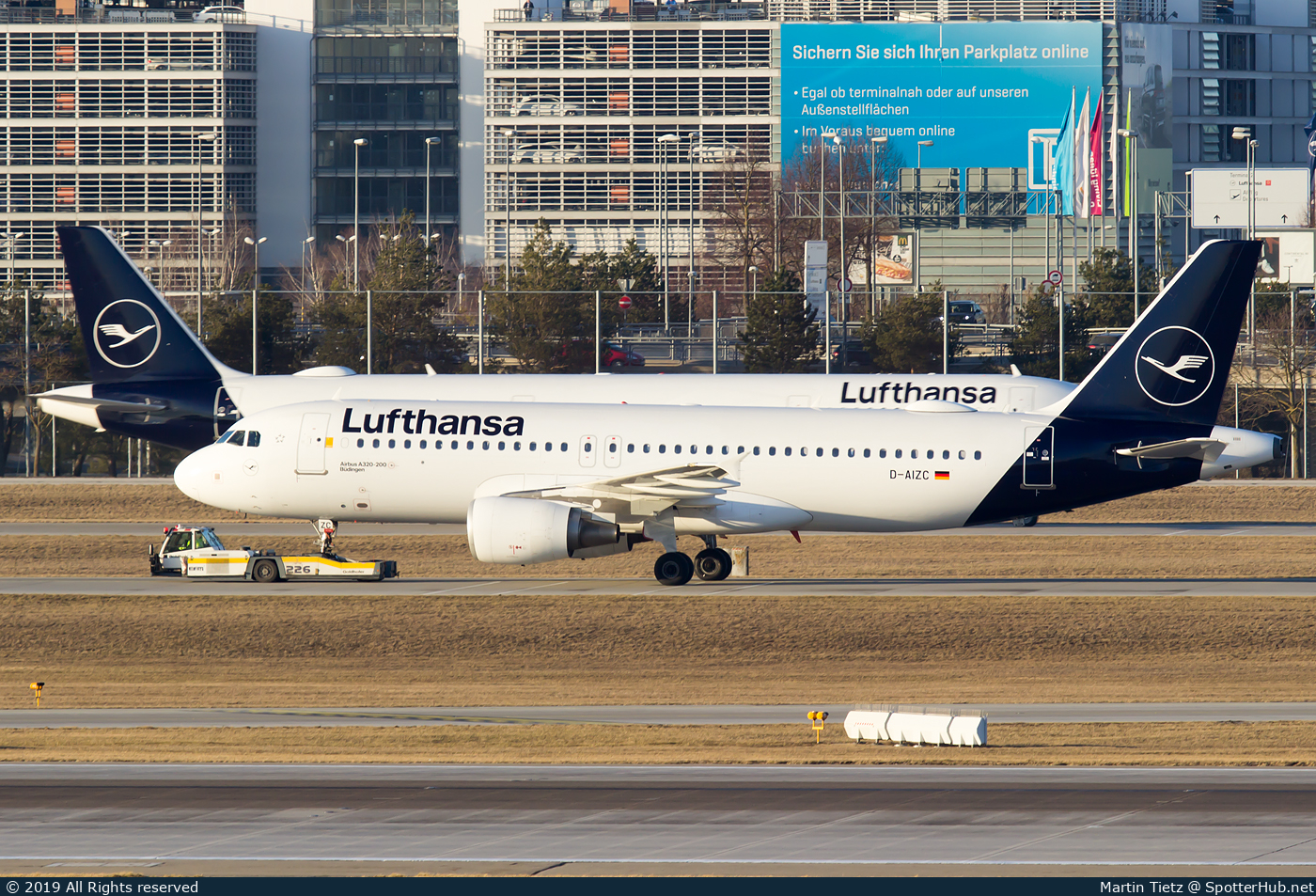 Photo of D-AIZC - Airbus A320-214 operated by Lufthansa