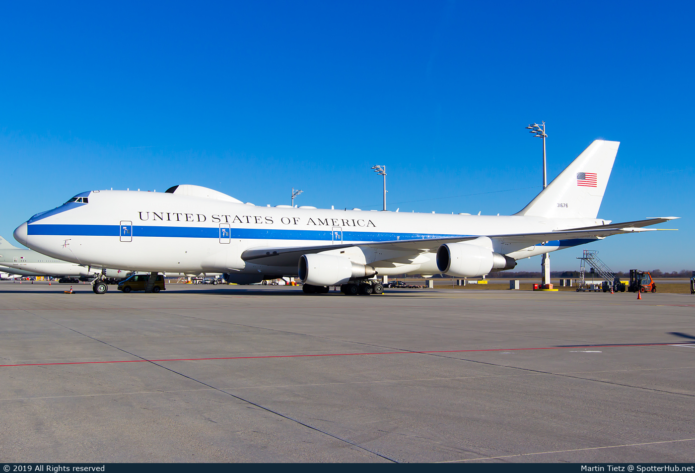 Photo of 73-1676 - Boeing E-4B operated by US Air Force