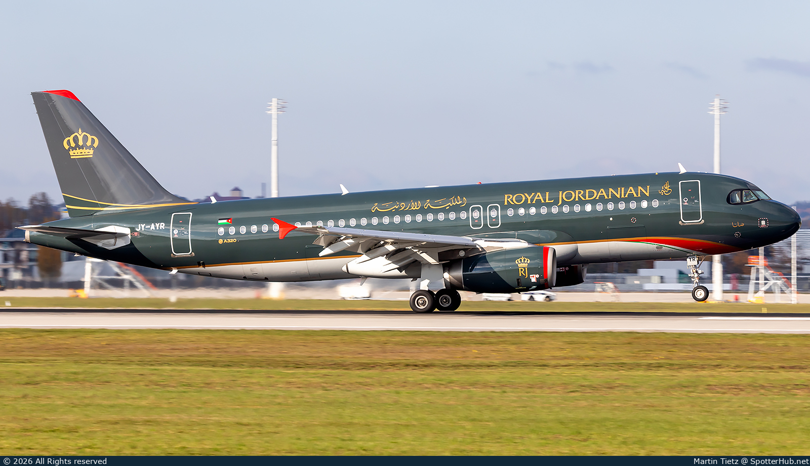 Photo of JY-AYR - Airbus A320-232 operated by Royal Jordanian Airlines