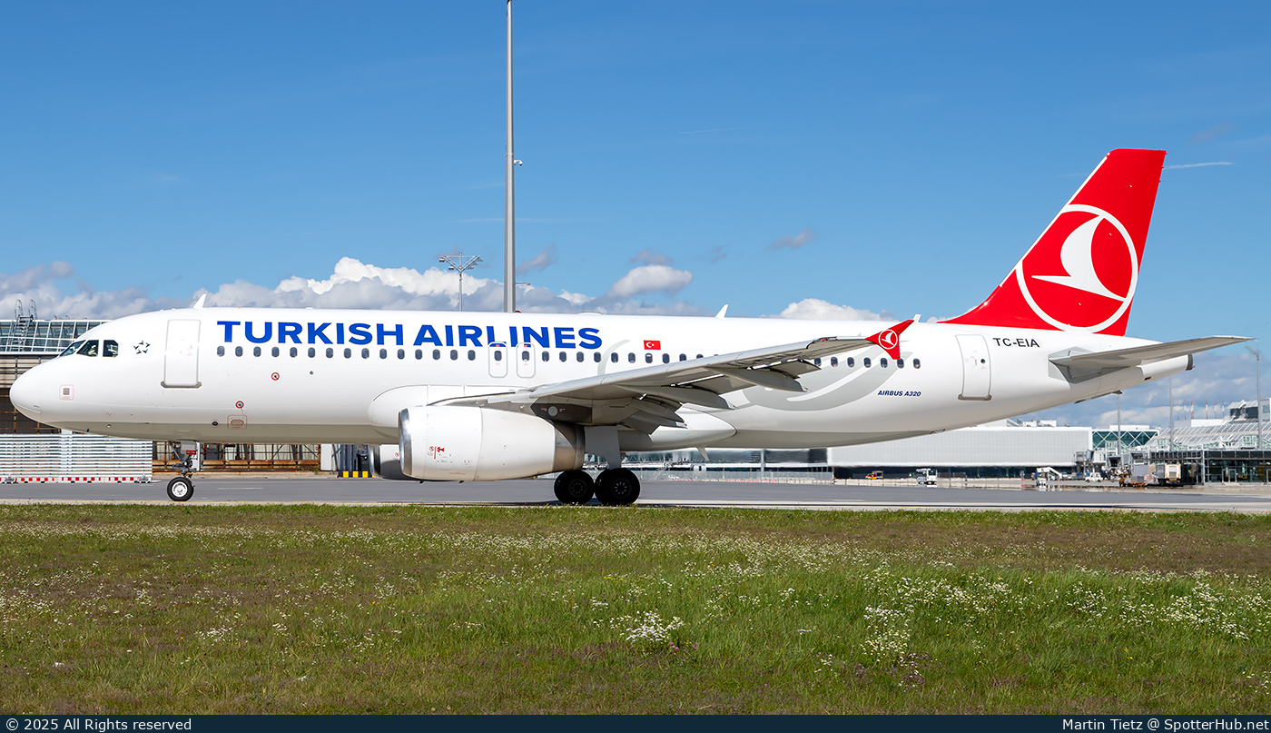 Photo of TC-EIA - Airbus A320-233 operated by Turkish Airlines
