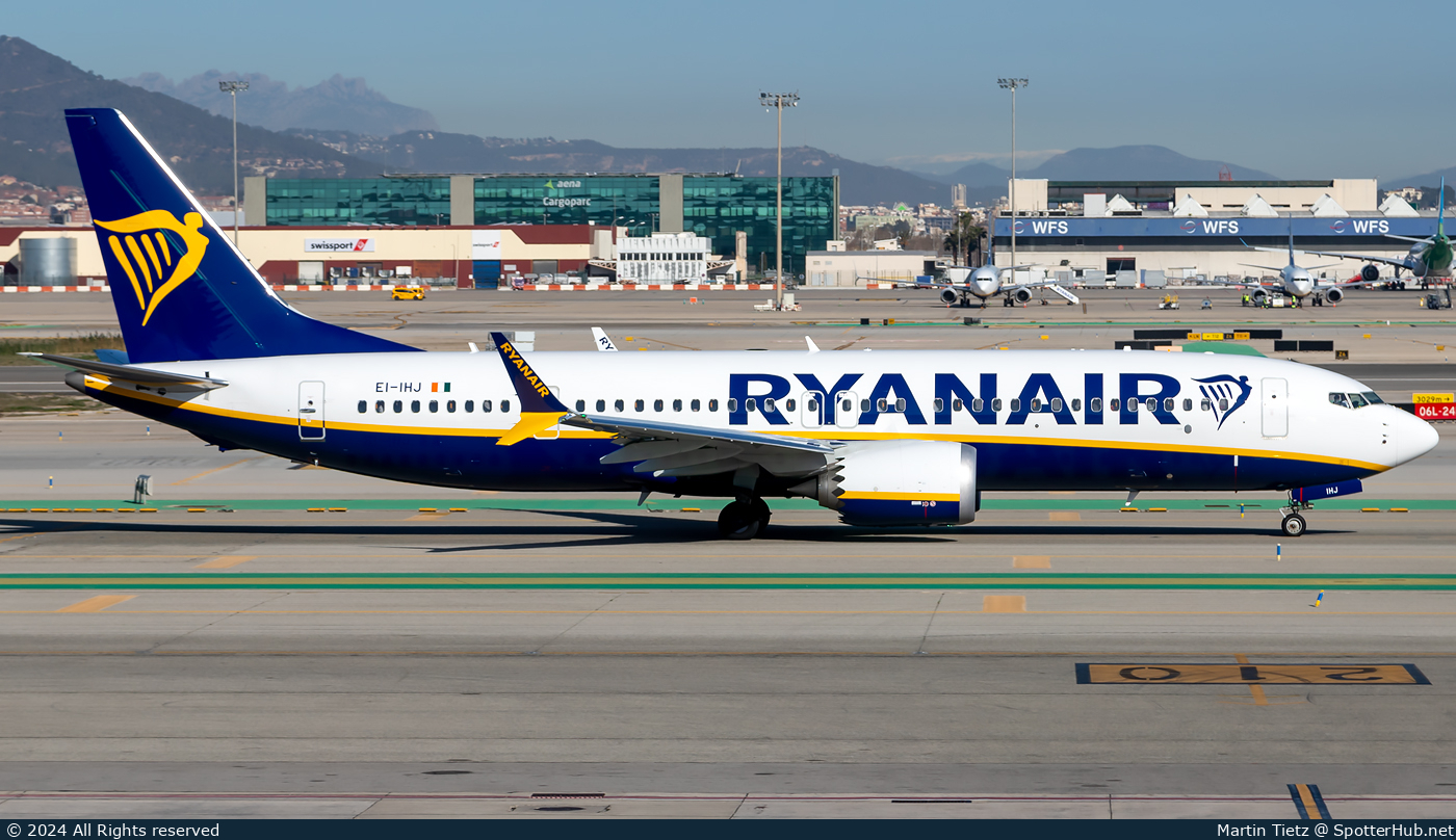Photo of EI-IHJ - Boeing 737 MAX 8-200 operated by Ryanair
