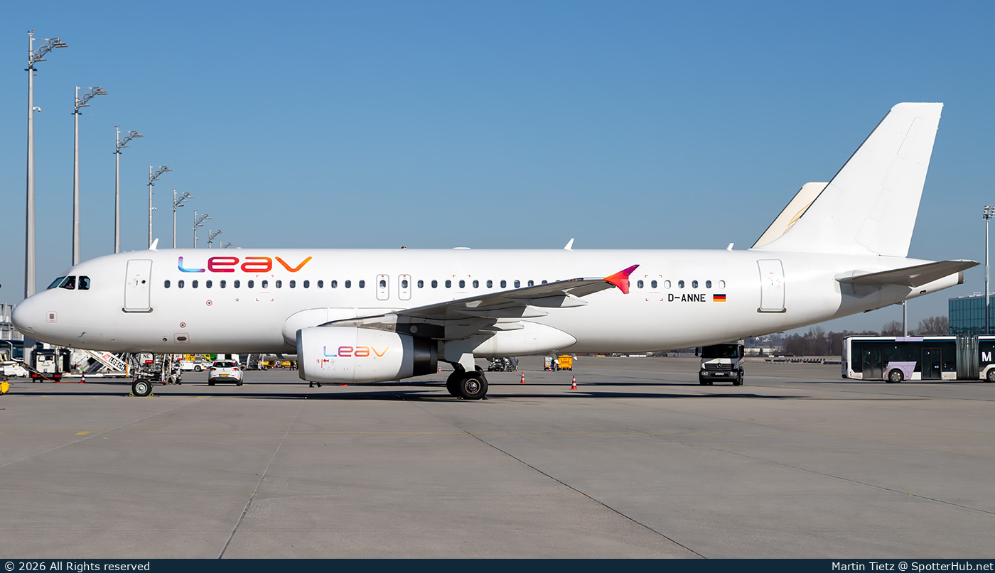 Photo of D-ANNE - Airbus A320-232 operated by LEAV Aviation