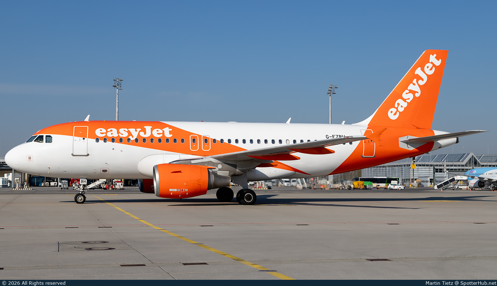 Photo of G-EZBH - Airbus A319-111 operated by easyJet