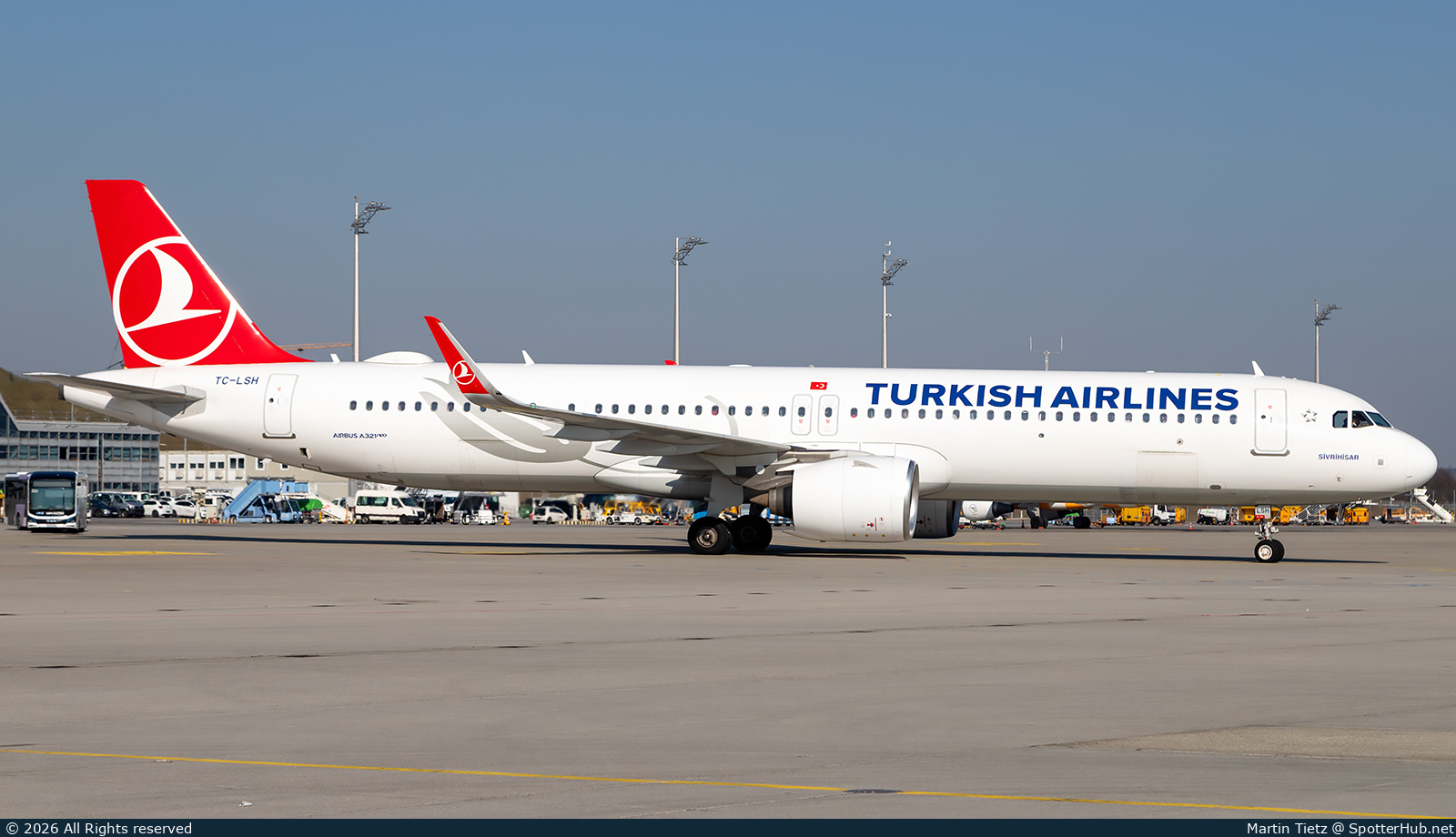 Photo of TC-LSH - Airbus A321-271NX operated by Turkish Airlines