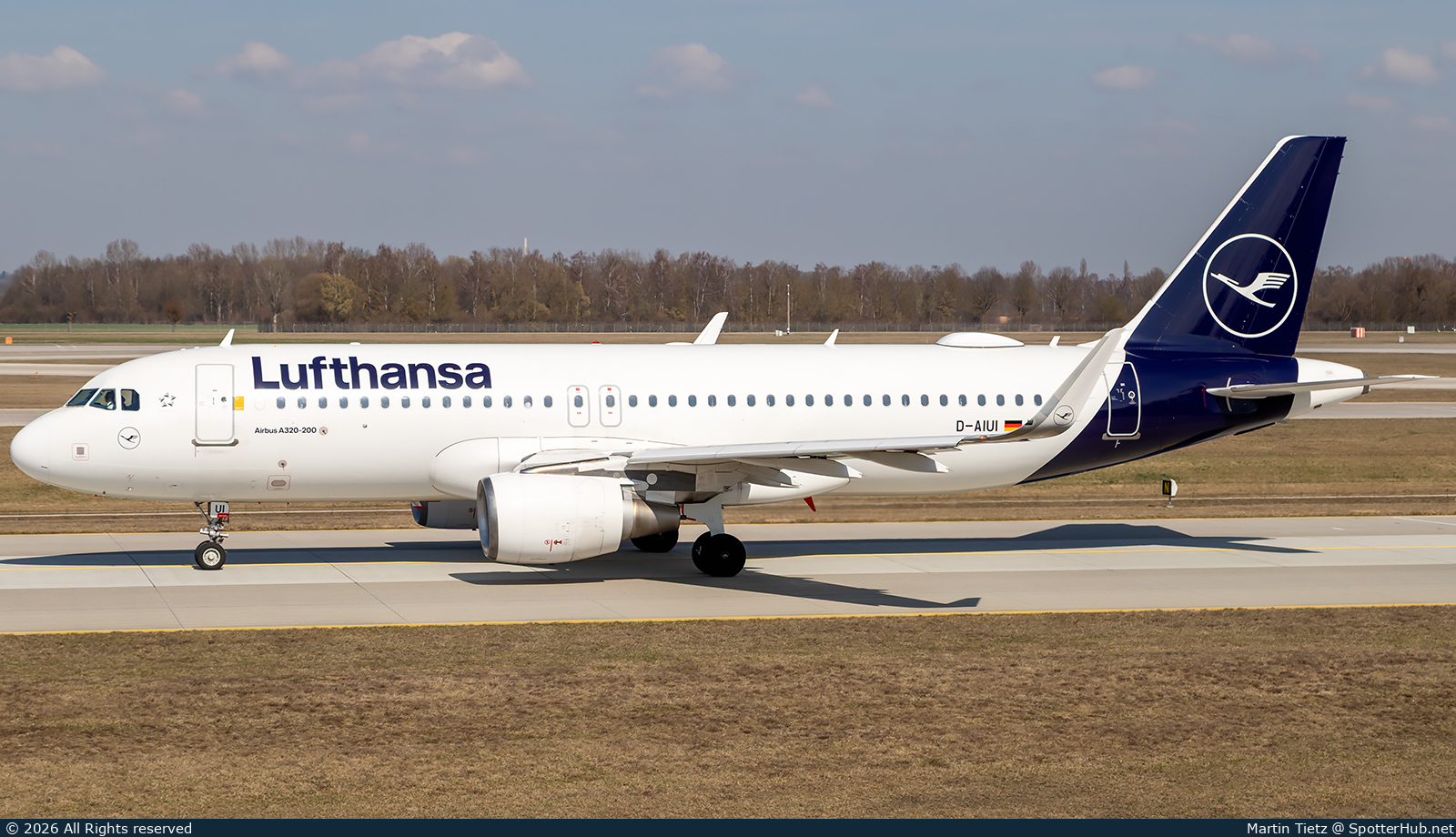 Photo of D-AIUI - Airbus A320-214 operated by Lufthansa