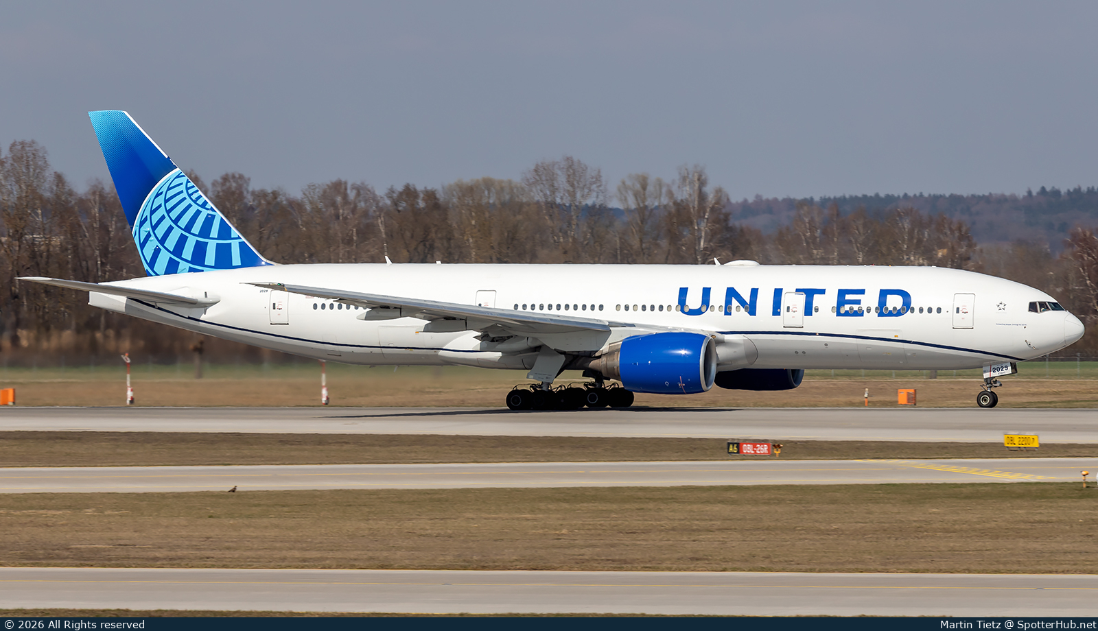 Photo of N229UA - Boeing 777-222(ER) operated by United Airlines