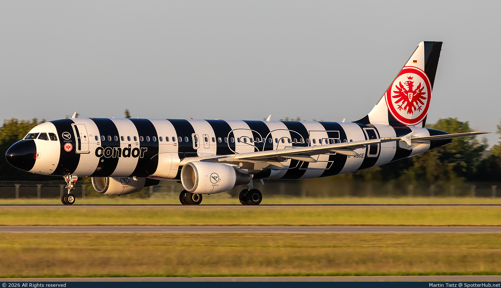 Photo of D-ASGE - Airbus A320-214 operated by Condor