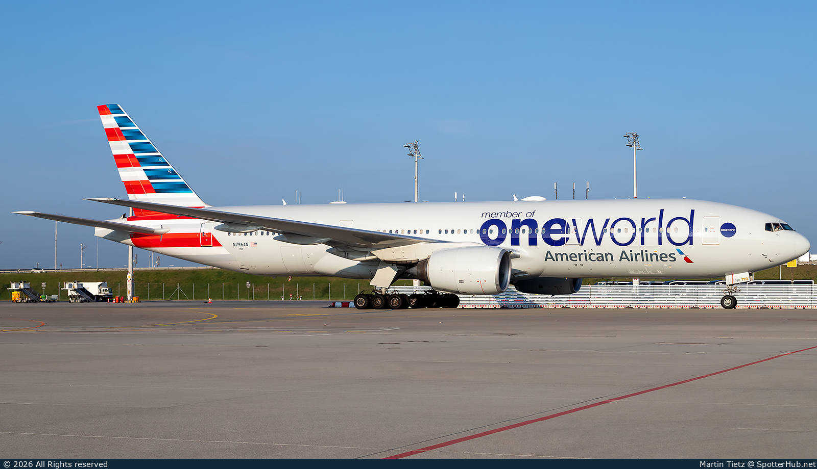 Photo of N796AN - Boeing 777-223(ER) operated by American Airlines