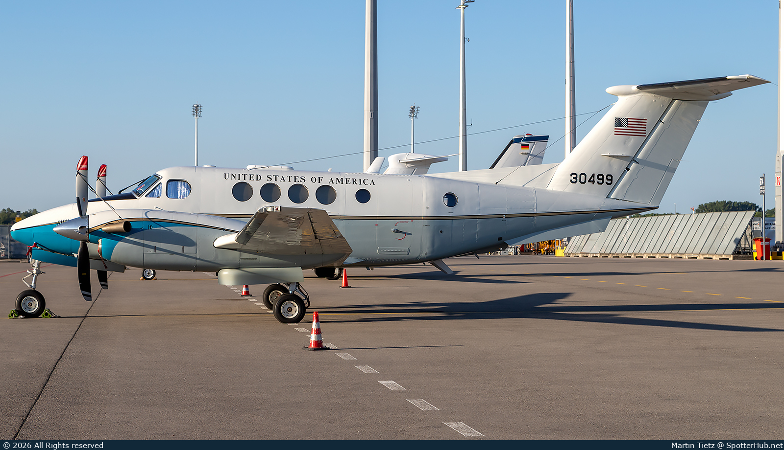 Photo of 83-0499 - Beechcraft C-12D Huron operated by US Air Force