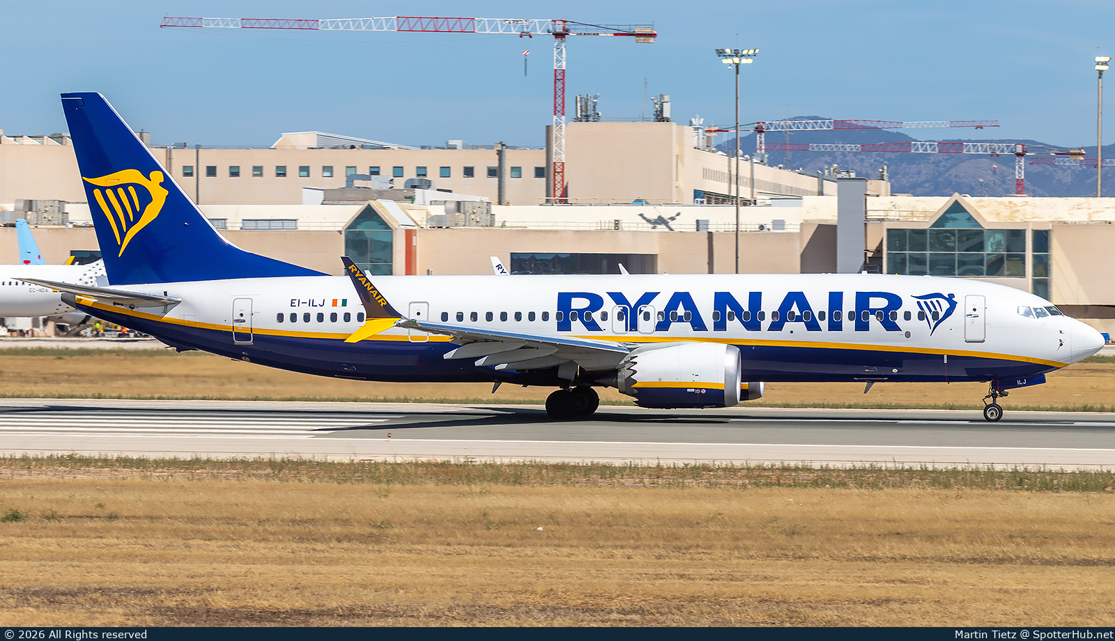 Photo of EI-ILJ - Boeing 737 MAX 8-200 operated by Ryanair