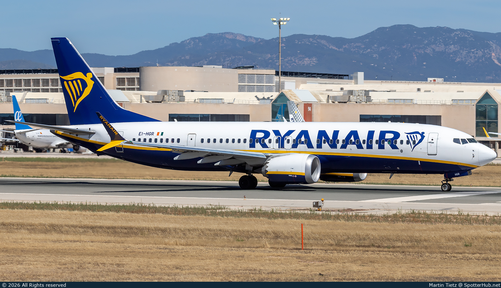Photo of EI-HGR - Boeing 737 MAX 8-200 operated by Ryanair