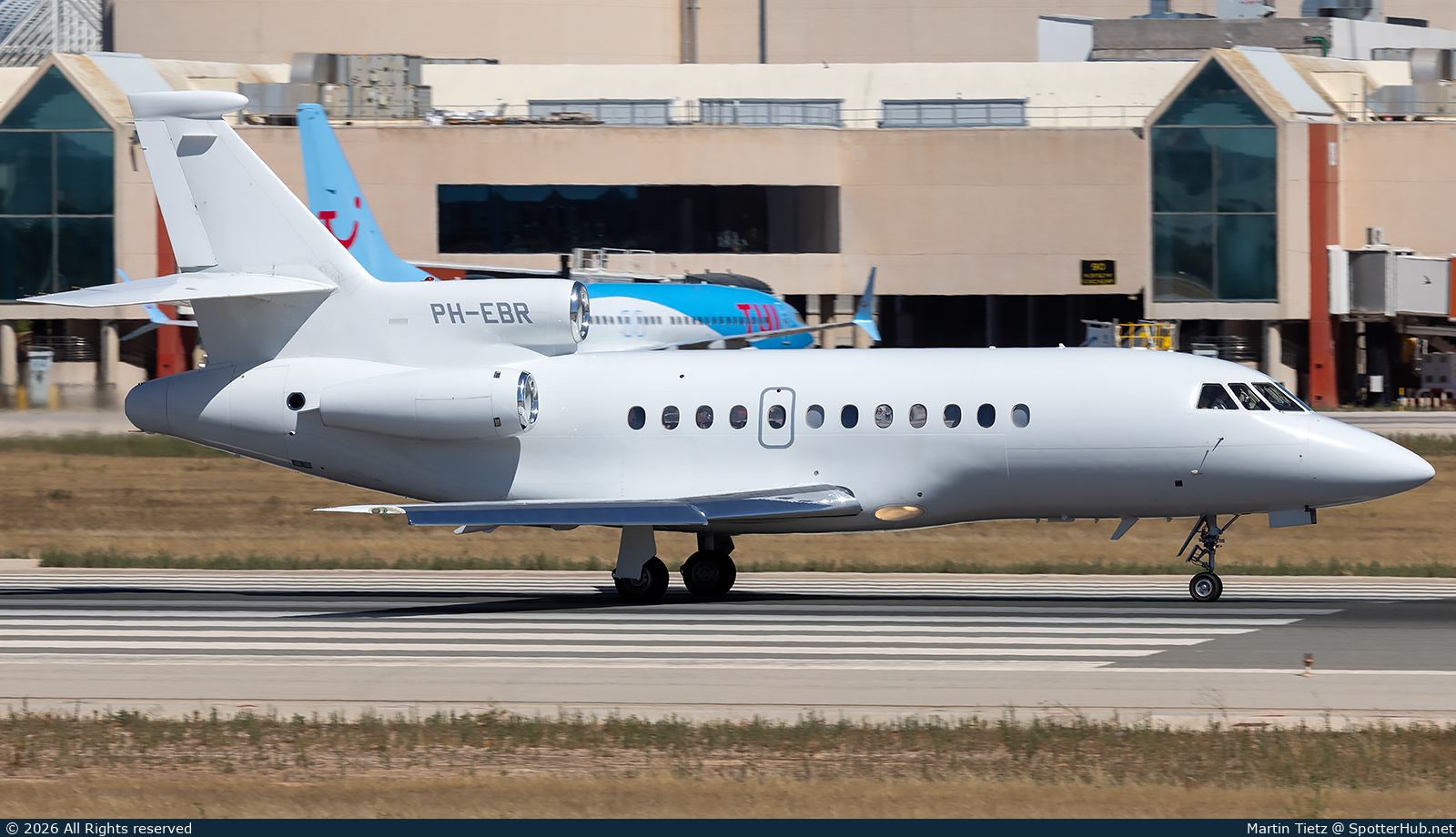 Photo of PH-EBR - Dassault Falcon 900B operated by EXXAero International
