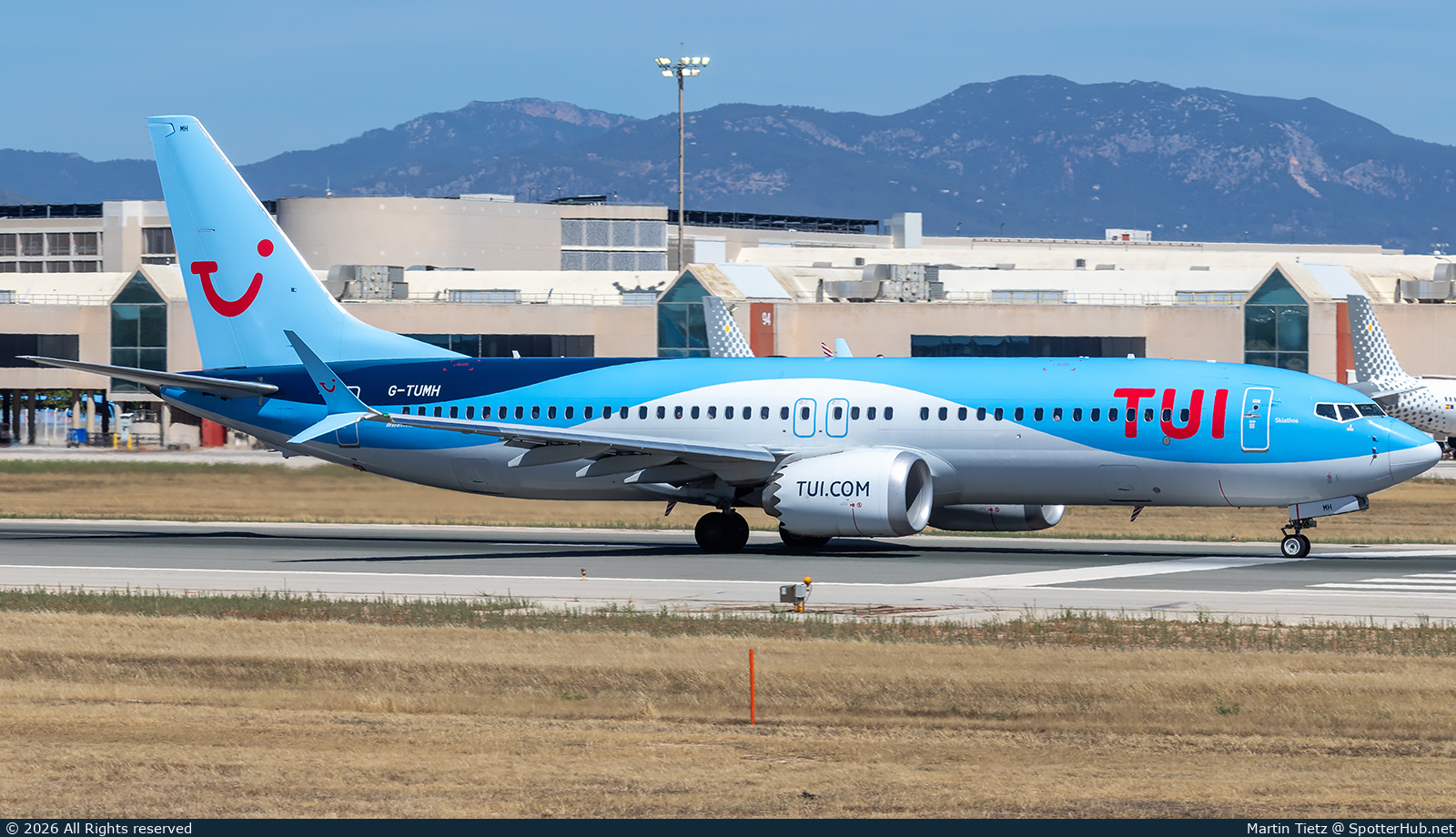 Photo of G-TUMH - Boeing 737 MAX 8 operated by TUI Airways