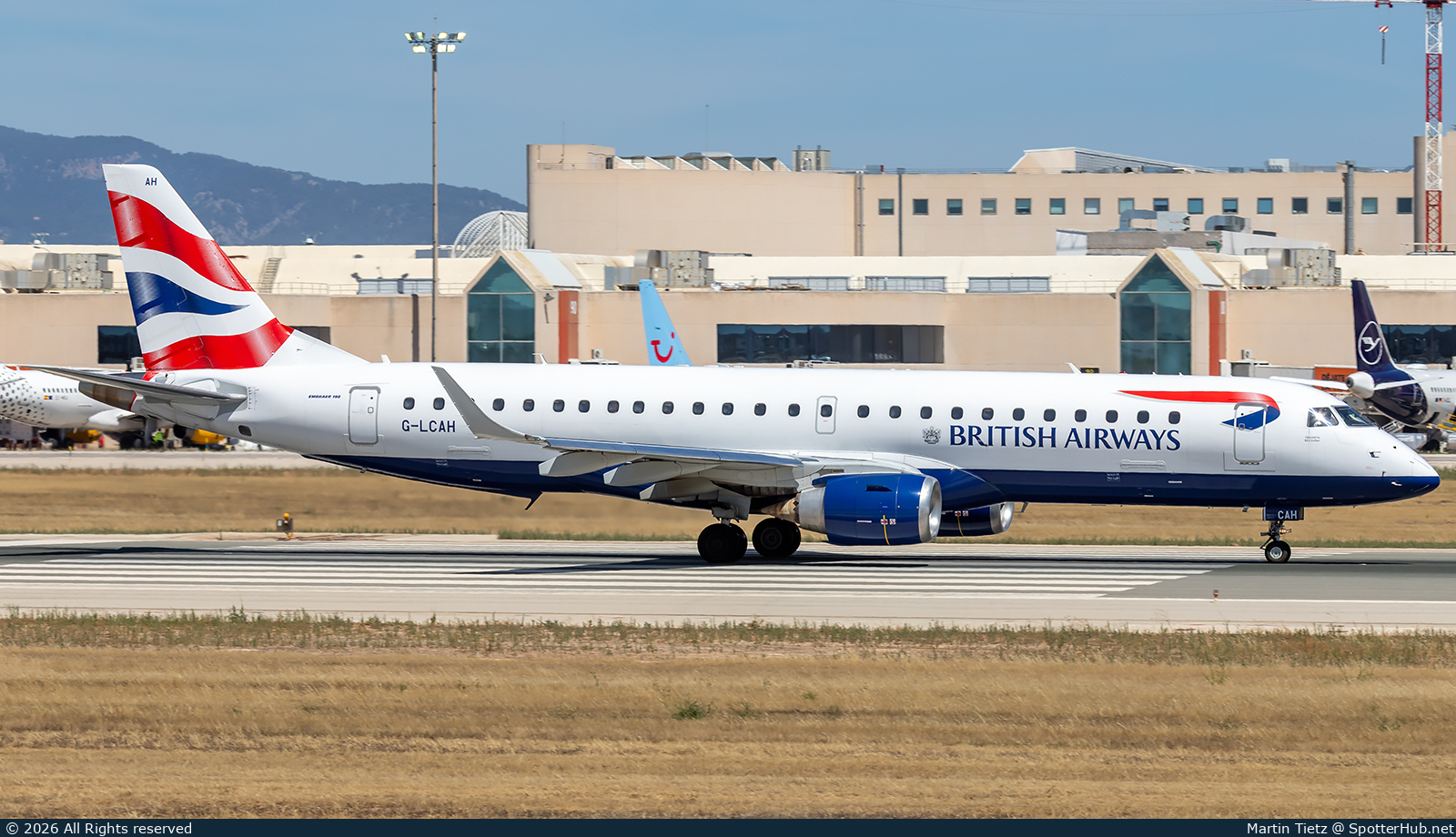 Photo of G-LCAH - Embraer ERJ-190SR operated by BA CityFlyer