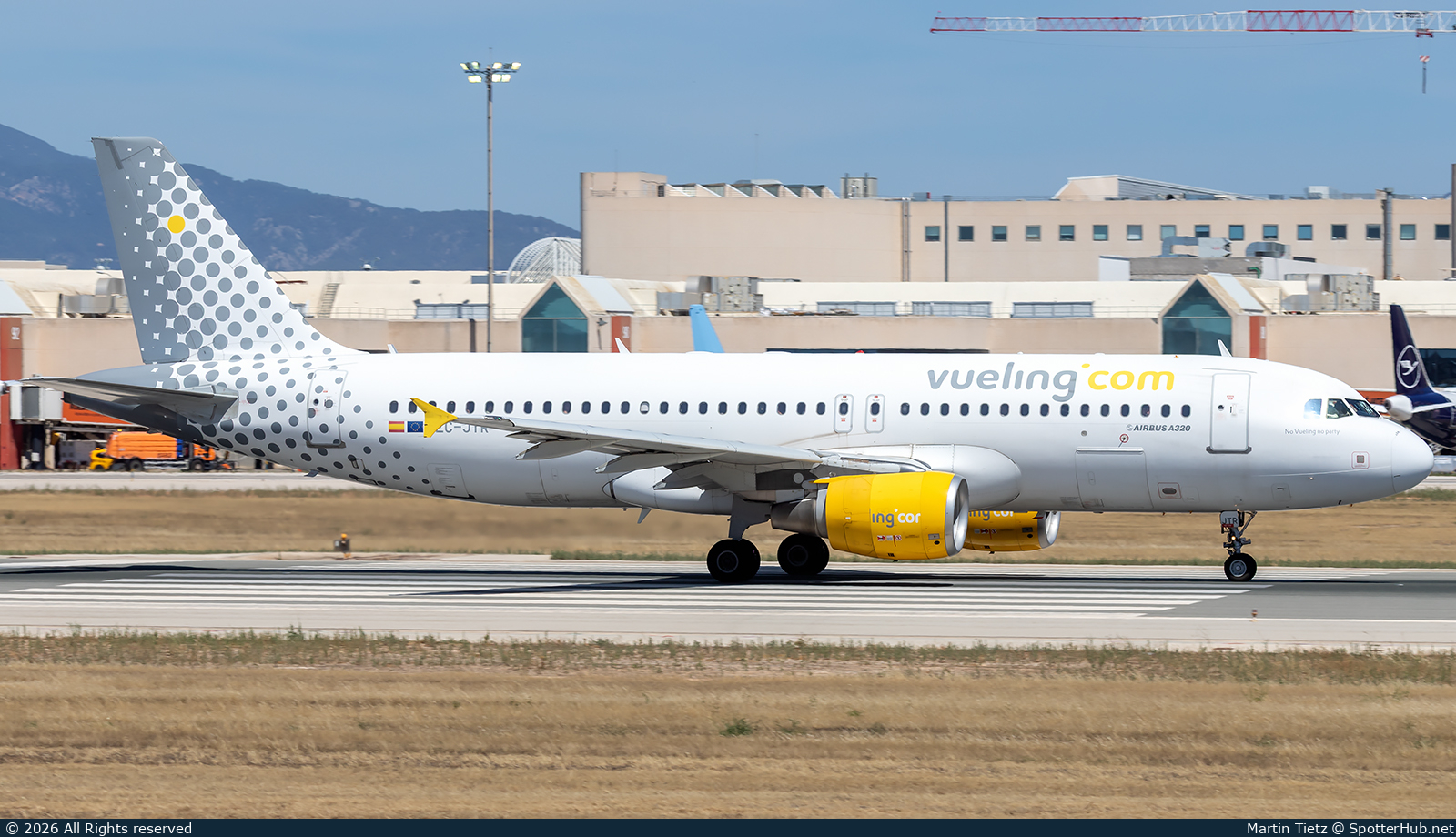 Photo of EC-JTR - Airbus A320-214 operated by Vueling