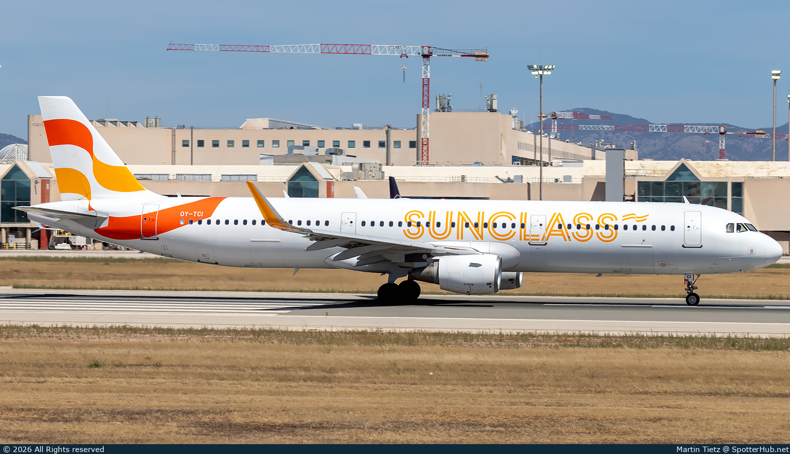 Photo of OY-TCI - Airbus A321-211 operated by Sunclass Airlines