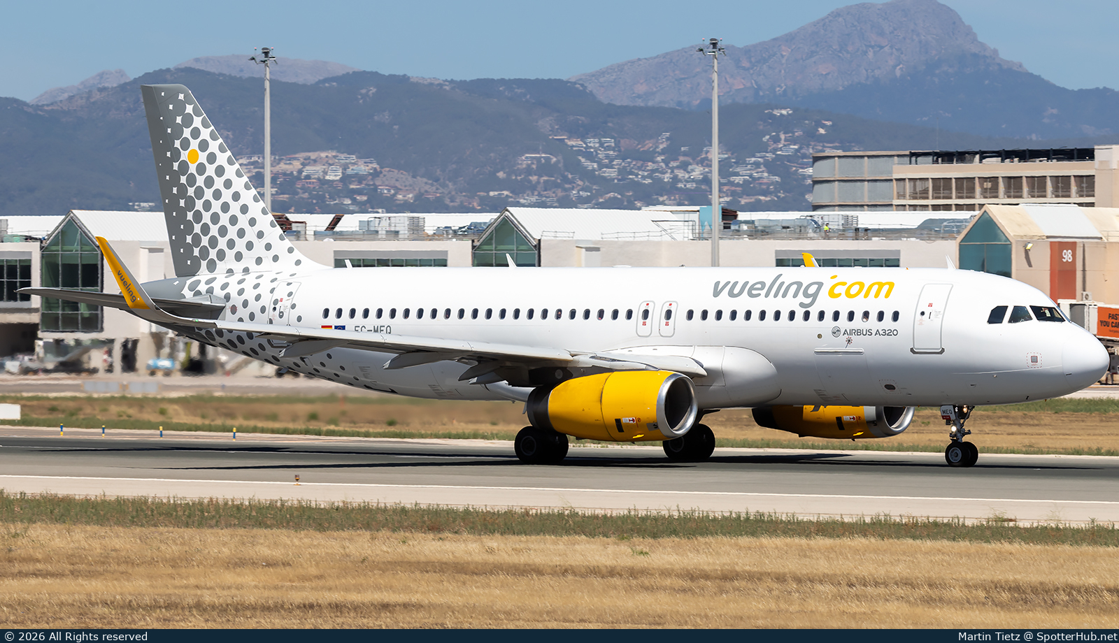 Photo of EC-MEQ - Airbus A320-232 operated by Vueling