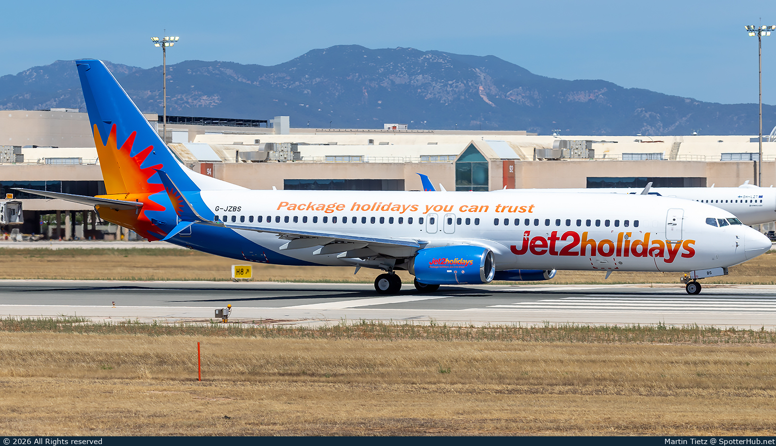 Photo of G-JZBS - Boeing 737-8MG operated by Jet2
