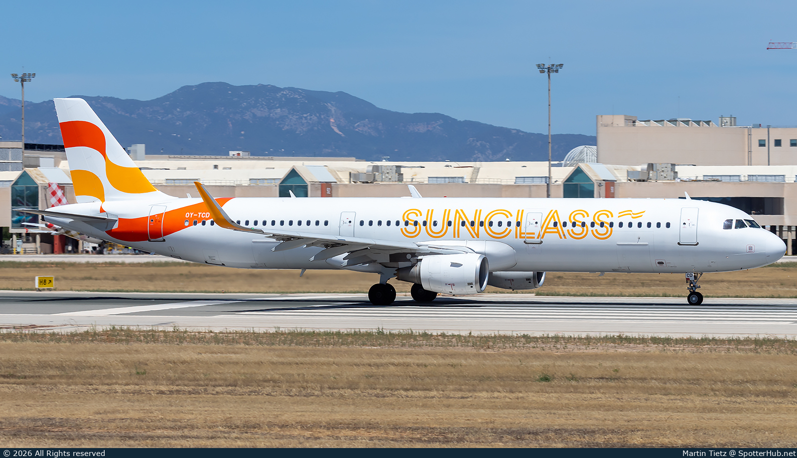 Photo of OY-TCD - Airbus A321-211 operated by Sunclass Airlines