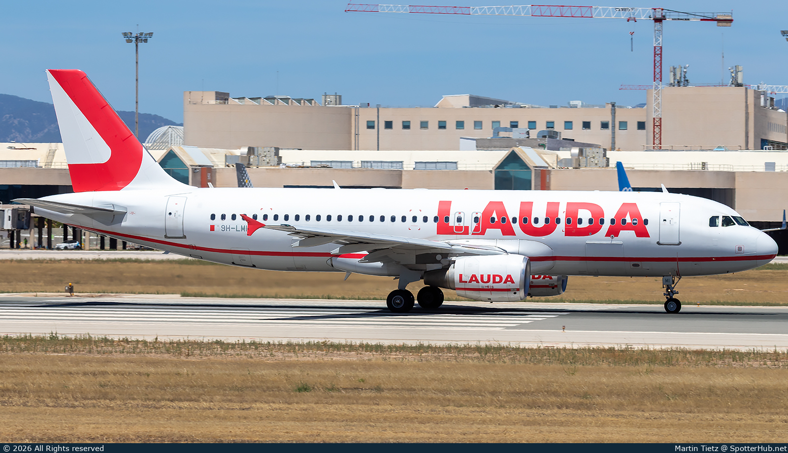 Photo of 9H-LMI - Airbus A320-214 operated by Lauda Europe