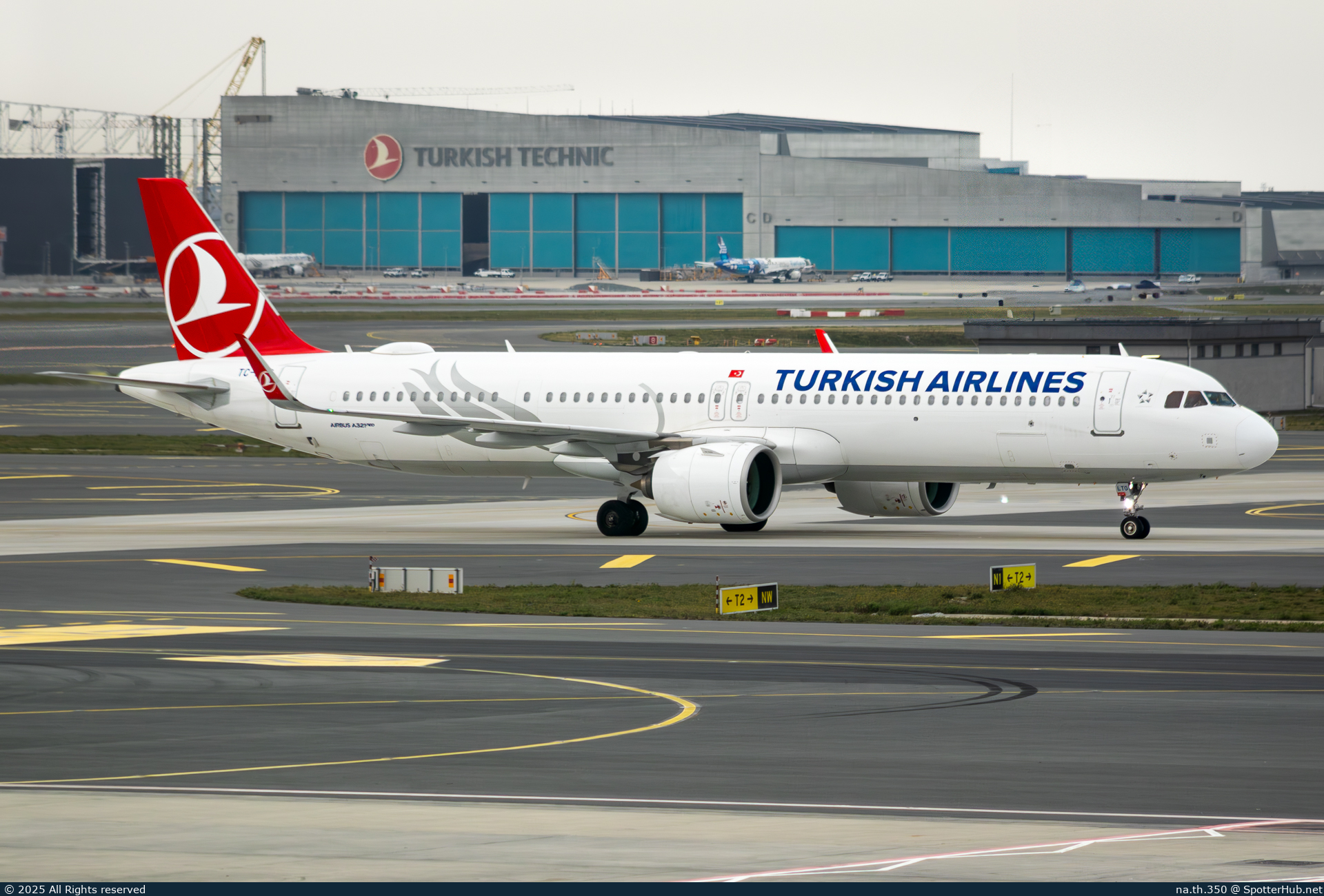 Photo of TC-LTO - Airbus A321-271NX operated by Turkish Airlines