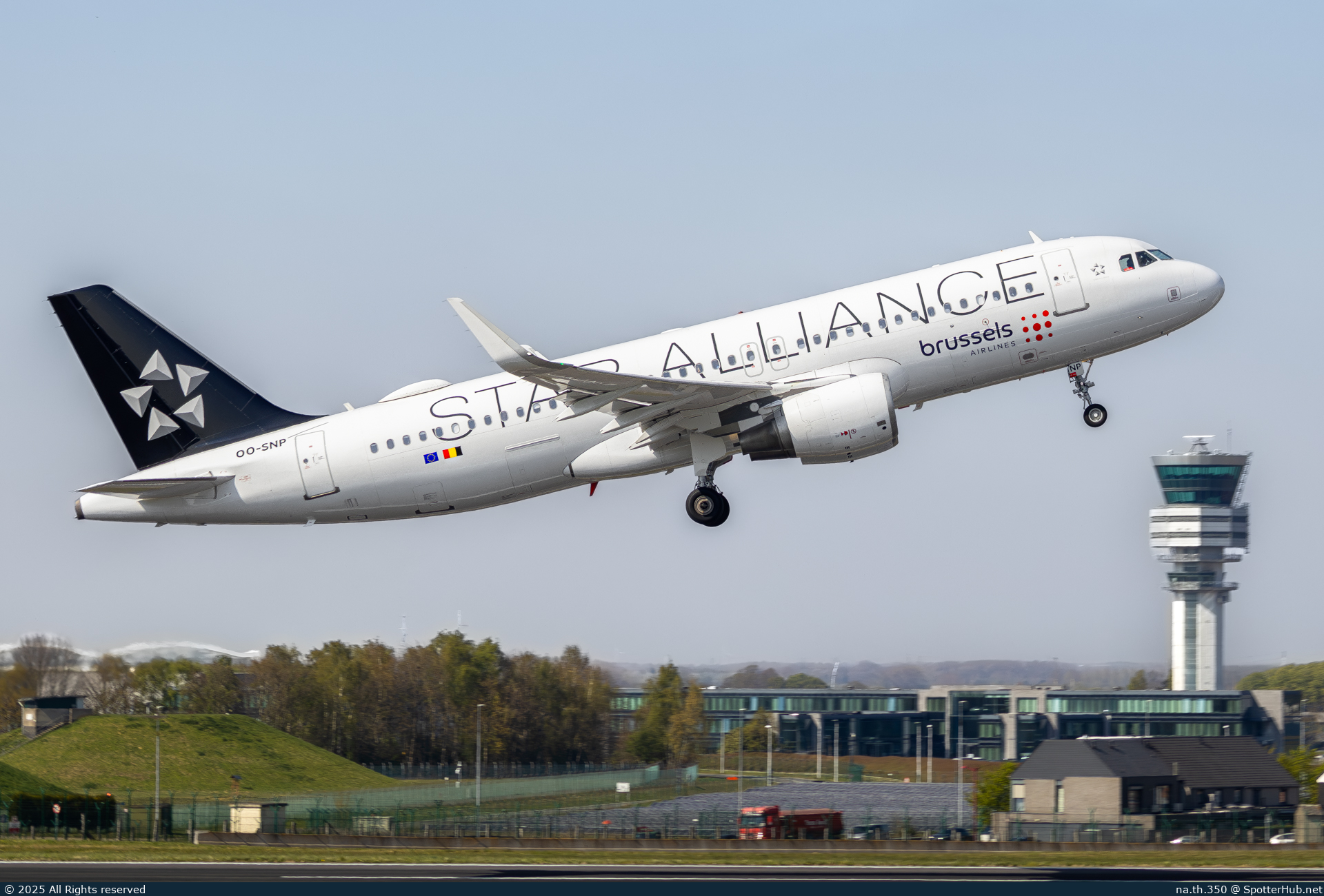 Photo of OO-SNP - Airbus A320-214 operated by Brussels Airlines