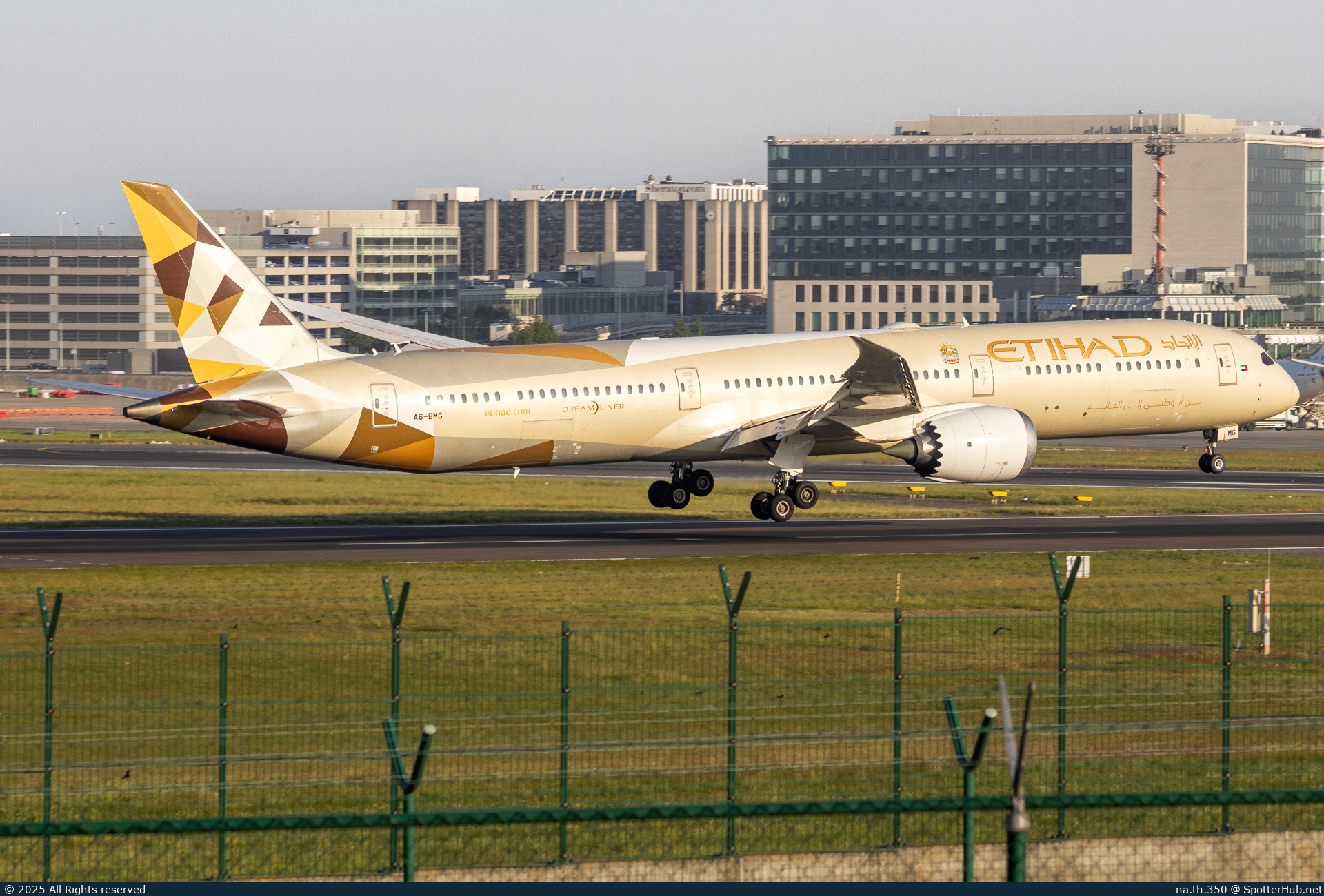 Photo of A6-BMG - Boeing 787-10 Dreamliner operated by Etihad Airways