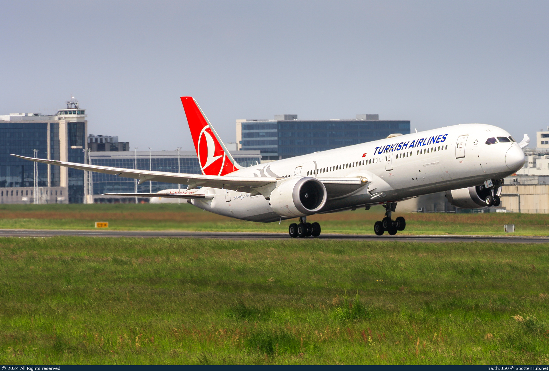 Photo of TC-LLN - Boeing 787-9 Dreamliner operated by Turkish Airlines