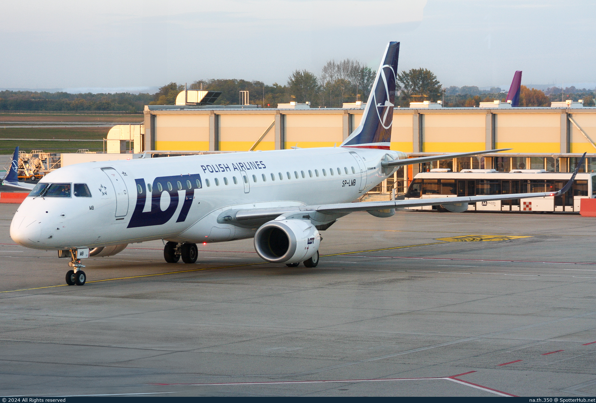 Photo of SP-LMB - Embraer ERJ-190STD operated by LOT Polish Airlines