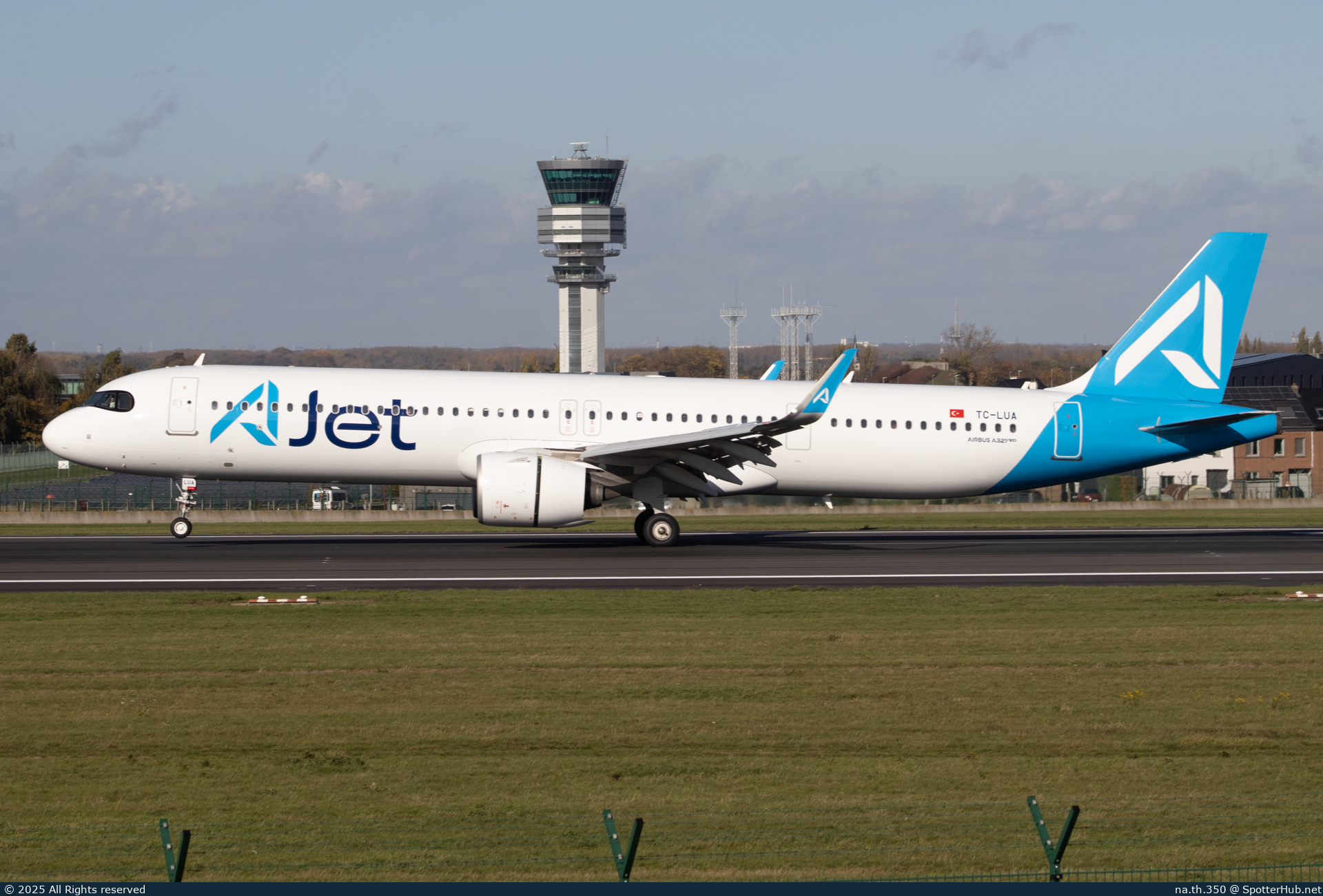 Photo of TC-LUA - Airbus A321-271NX operated by AJet